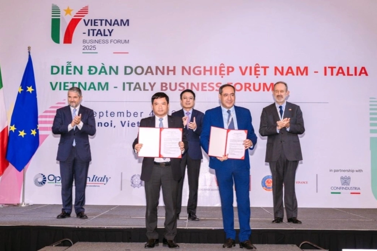 Công ty Italy lập trung tâm thiết kế mạch vệ tinh tại Việt Nam