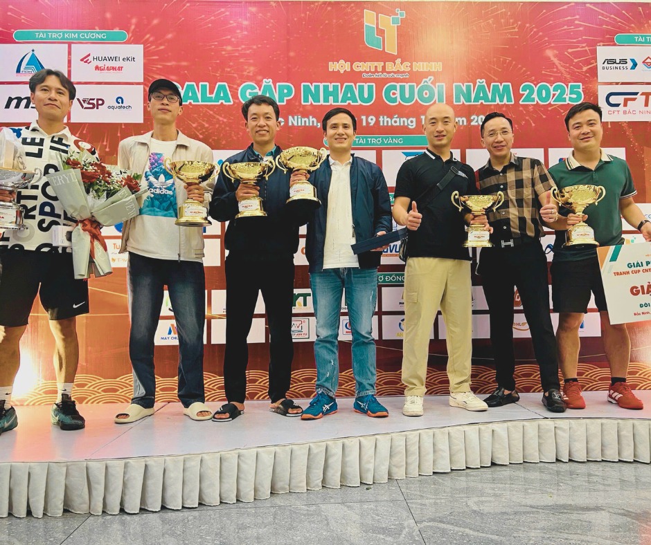 ban-lanh-dao-may-chu-ha-noi-tai-gala-gap-nhau-cuoi-nam-2025