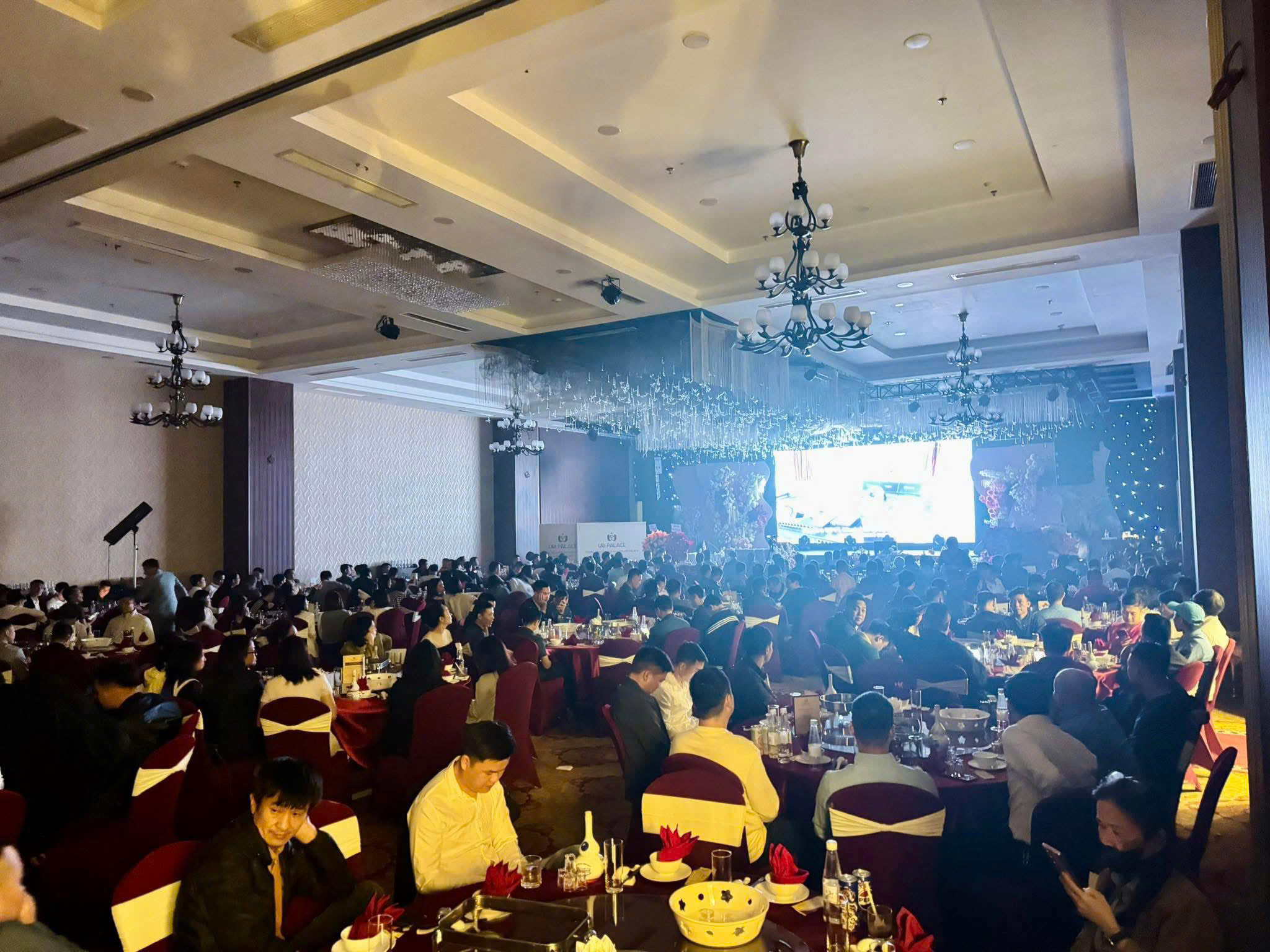 khong-gian-gala-gap-nhau-cuoi-nam-2025