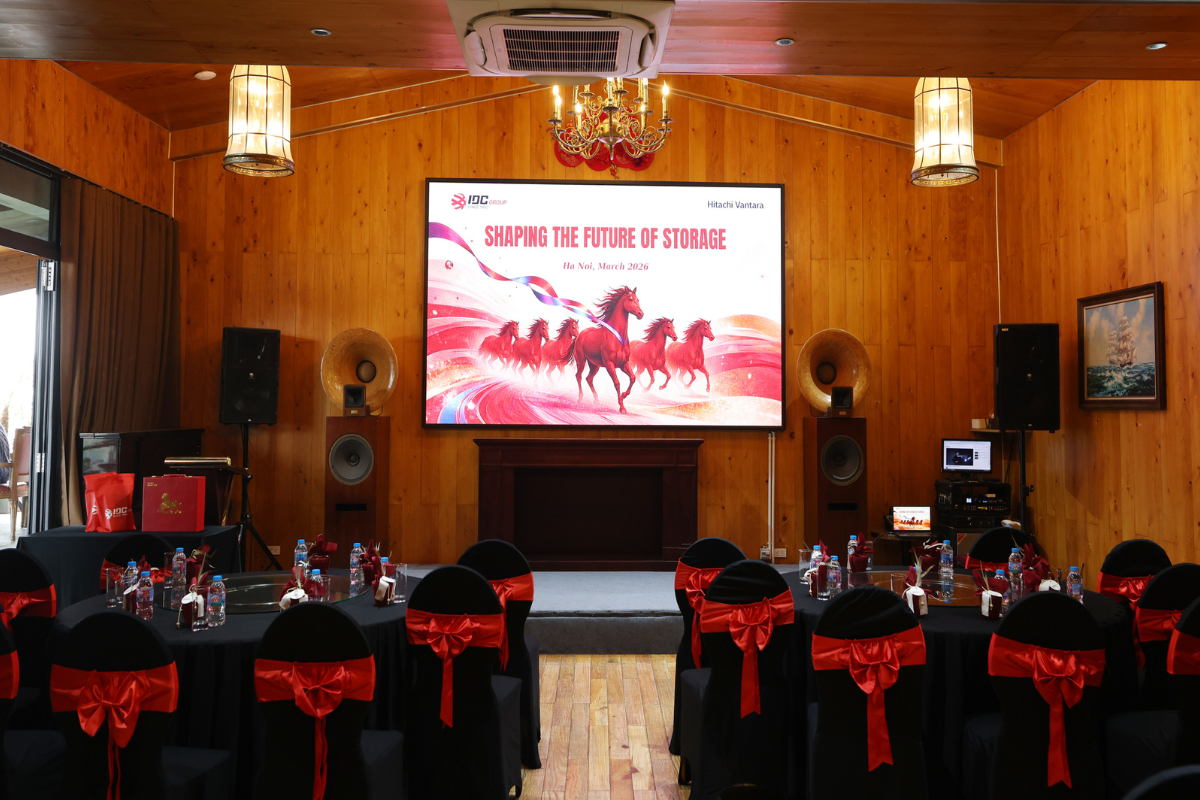 Máy Chủ Hà Nội Tham Dự Sự Kiện Shaping The Future