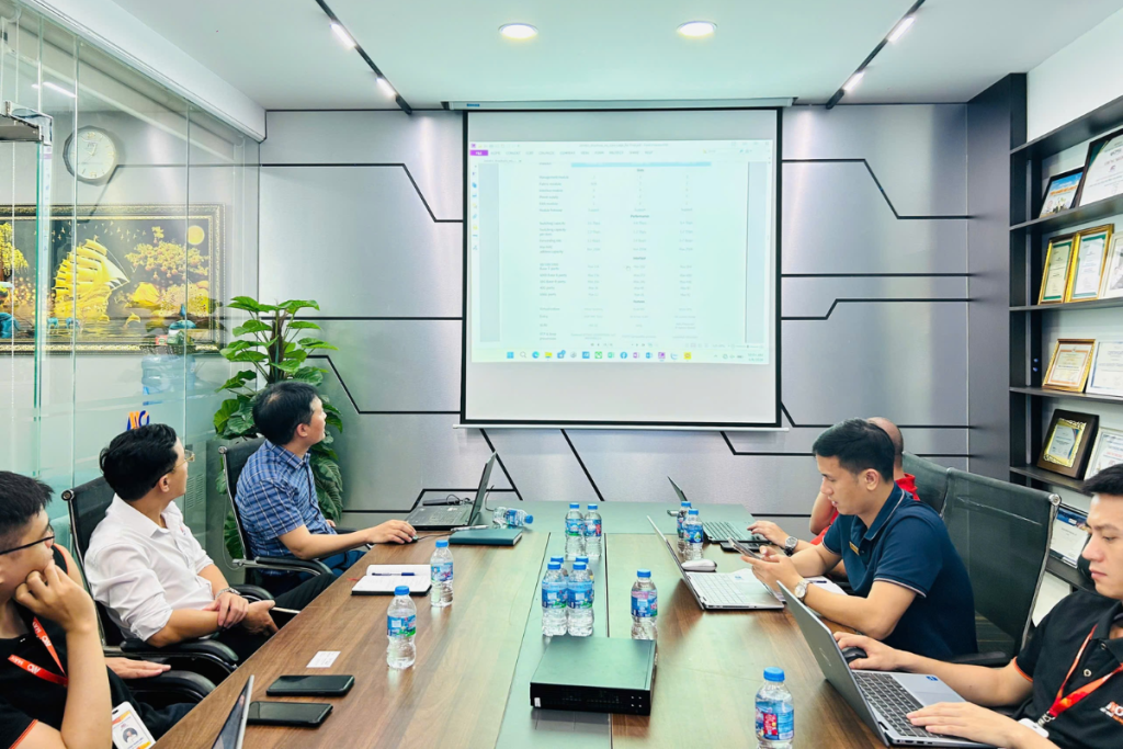 buoi-gap-mat-va-lam-viec-của-hang-coreedge-networks-tai-may-chu-ha-noi