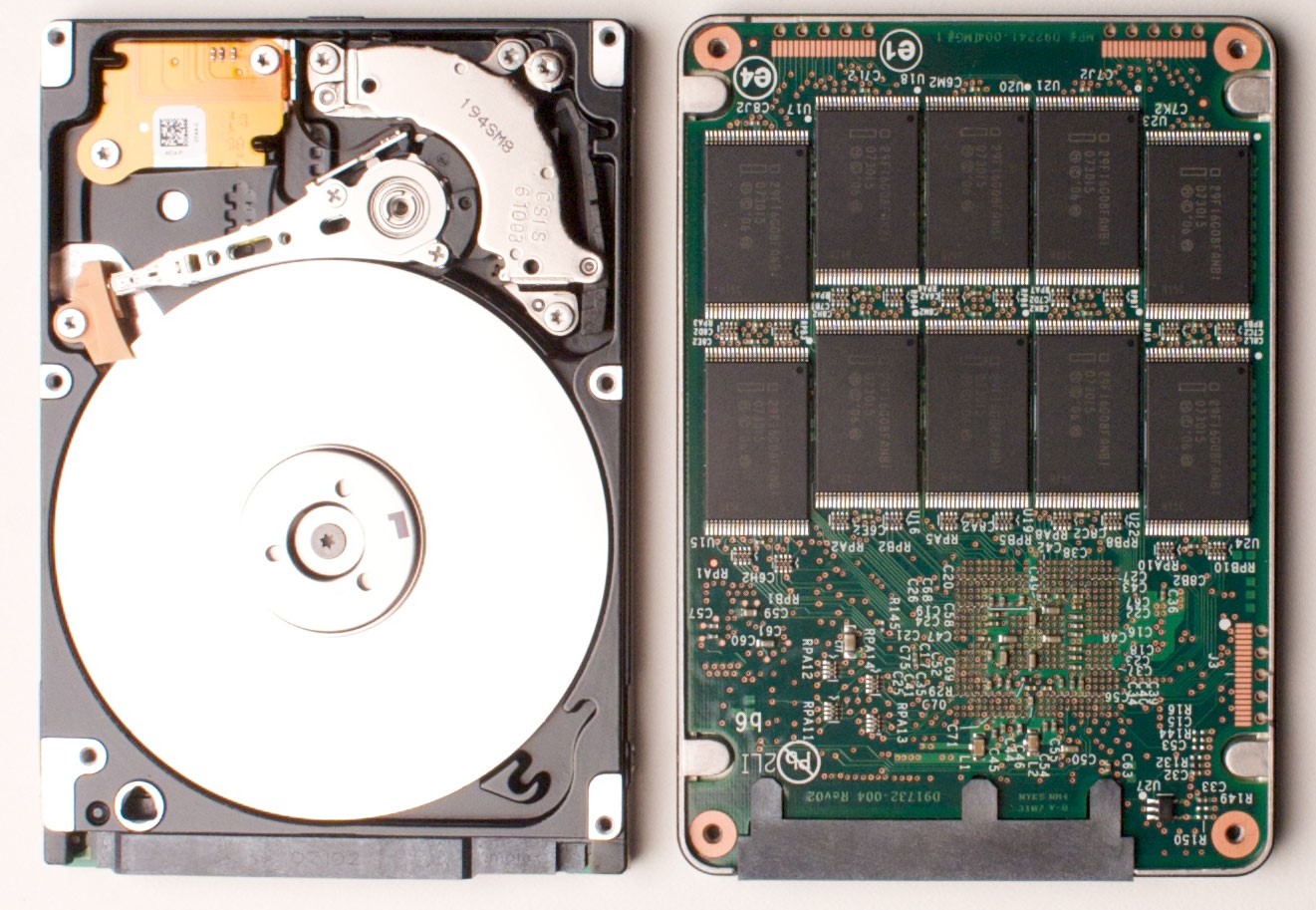 Sự khác nhau cơ bản giữa SSD server và HDD server ?